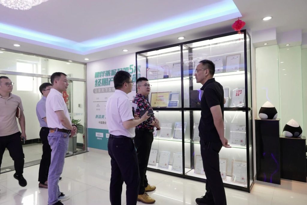 泉州开发区领导深入秘伴总部调研视察，助力企业高质量发展！