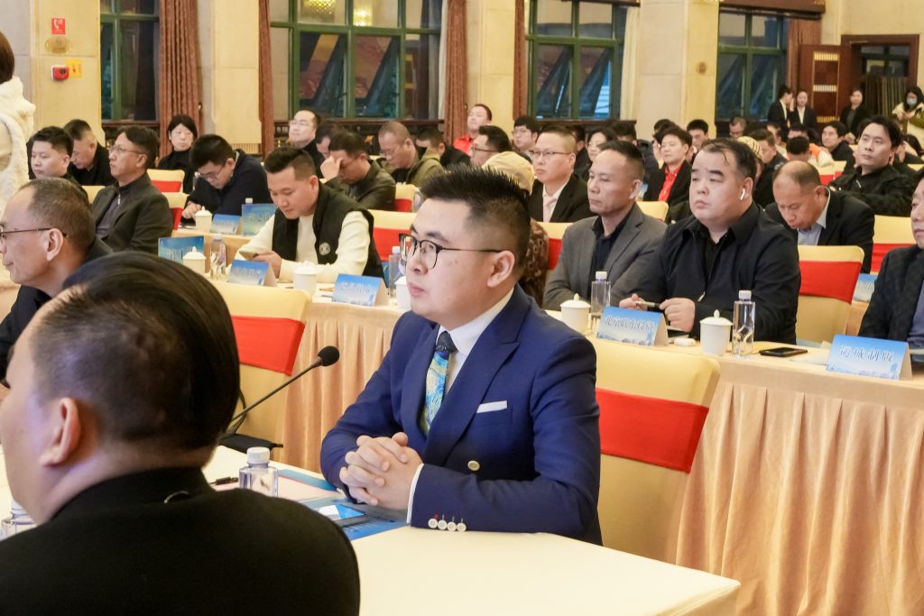 小吸牛董事长参会泉州市经济开发区企业家年会 共话发展机遇 凝聚奋进力量